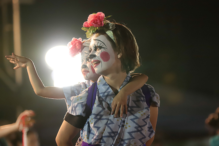 おかあさんがするなら、わたしもする