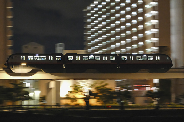 夜半のモノレール