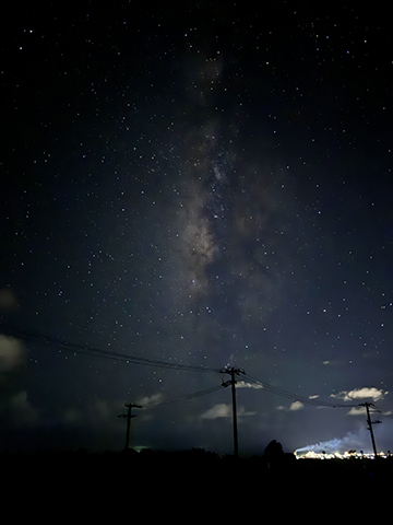 天の川と送電線